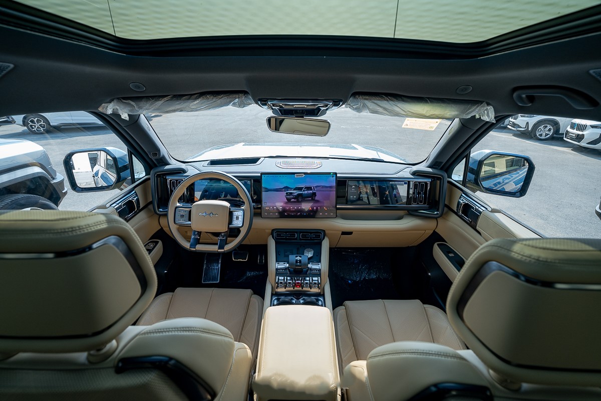 BYD Leopard 5 — Interior